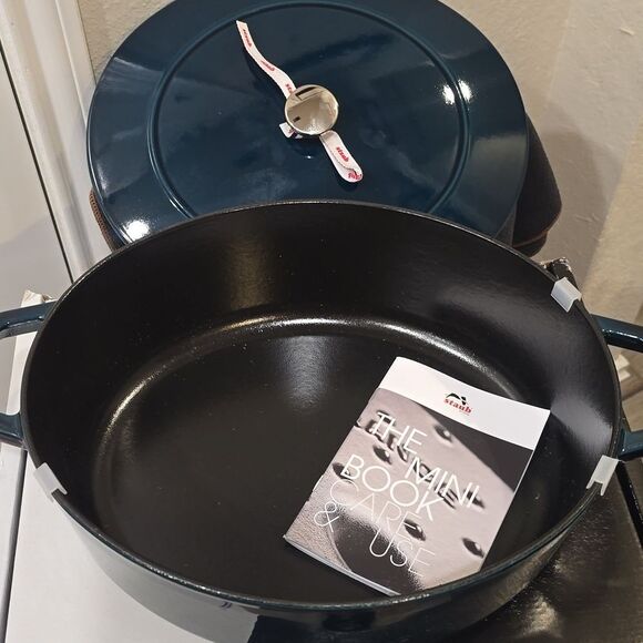 Staub Enameled Cast Iron Frebch Oven 6 1/4QT- La Mer - Picture 8 of 10